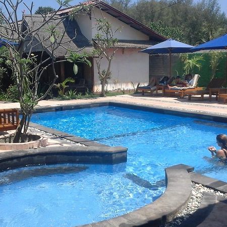 Coral Beach Pizza Cottages Gili Trawangan Exterior foto