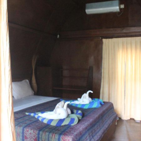 Coral Beach Pizza Cottages Gili Trawangan Exterior foto