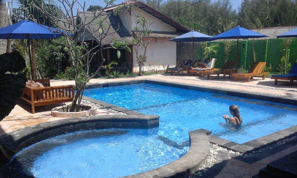 Coral Beach Pizza Cottages Gili Trawangan Exterior foto