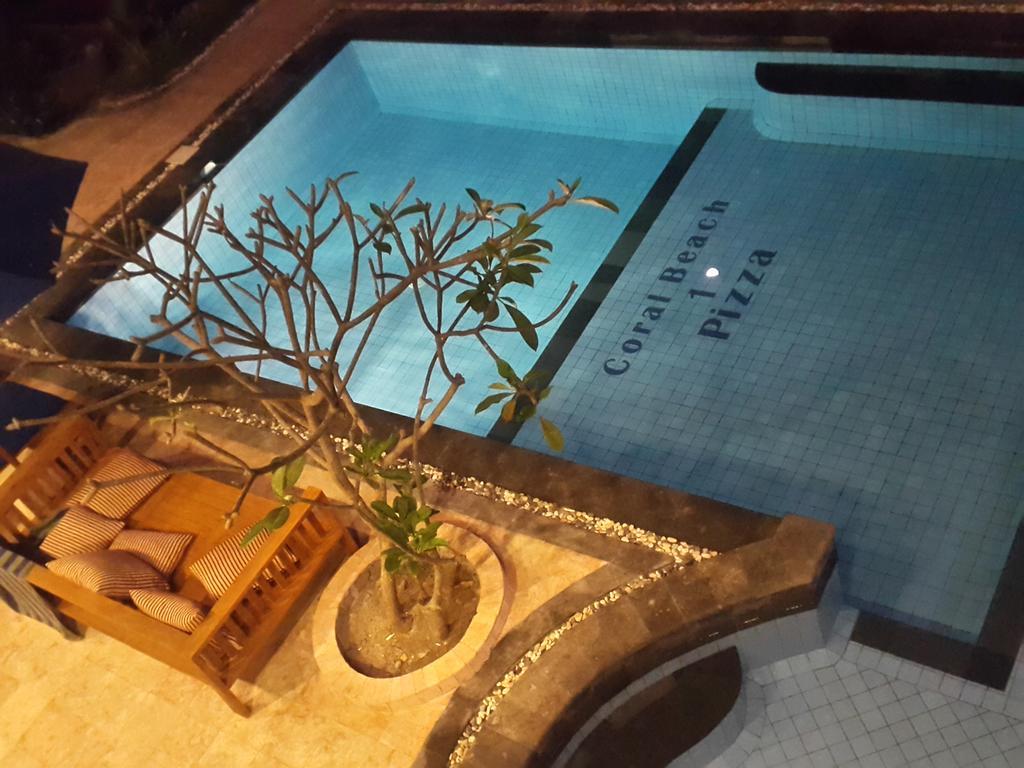 Coral Beach Pizza Cottages Gili Trawangan Exterior foto