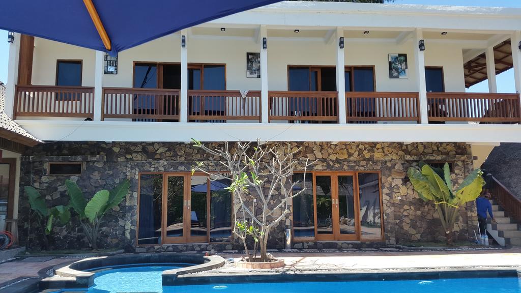 Coral Beach Pizza Cottages Gili Trawangan Exterior foto