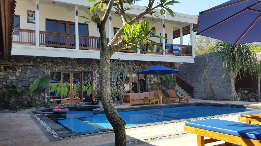 Coral Beach Pizza Cottages Gili Trawangan Exterior foto