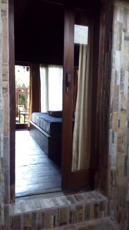Coral Beach Pizza Cottages Gili Trawangan Exterior foto