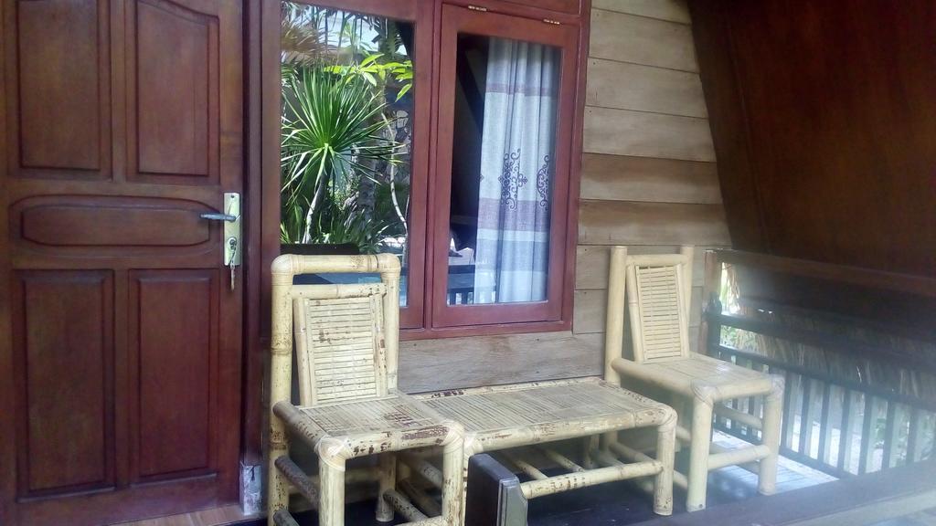 Coral Beach Pizza Cottages Gili Trawangan Exterior foto