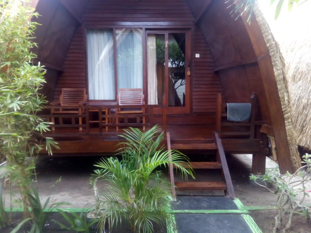 Coral Beach Pizza Cottages Gili Trawangan Exterior foto