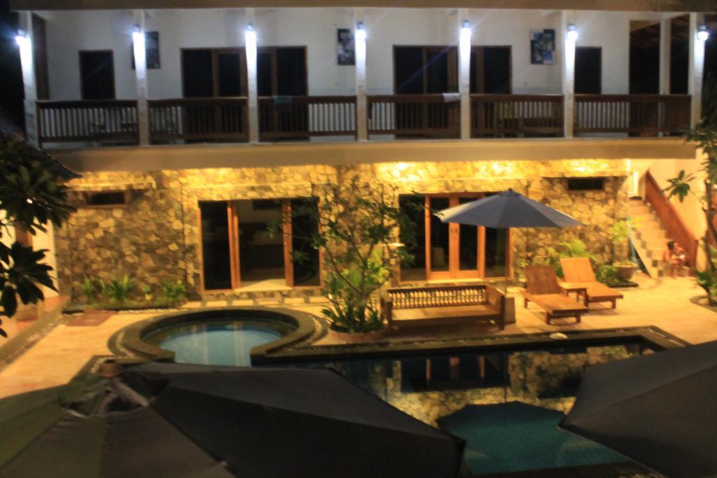 Coral Beach Pizza Cottages Gili Trawangan Exterior foto