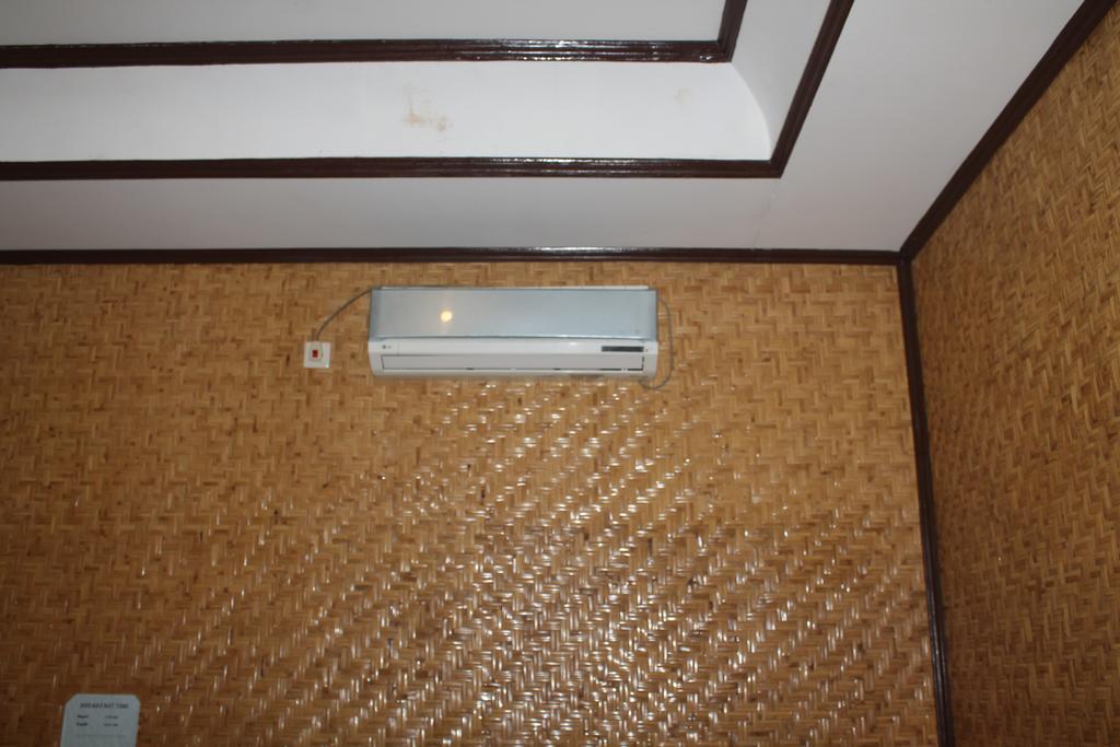 Coral Beach Pizza Cottages Gili Trawangan Exterior foto