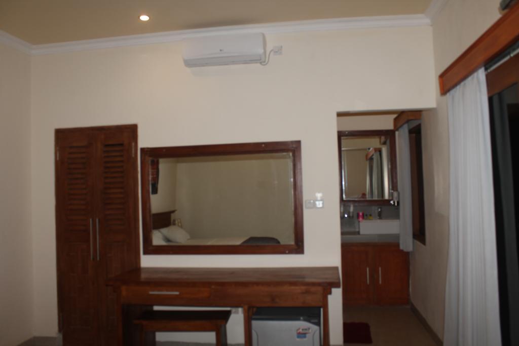 Coral Beach Pizza Cottages Gili Trawangan Exterior foto