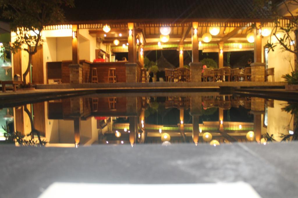 Coral Beach Pizza Cottages Gili Trawangan Exterior foto